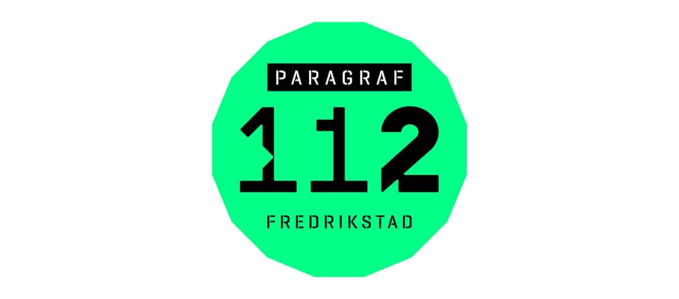 Logoen til §112 Fredrikstad – svart tekst på grønn bakgrunn med teksten "Paragraf 112 Fredrikstad".